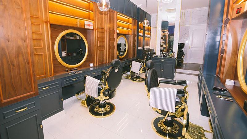 Khám phá 10 tiệm cắt tóc nam nổi bật và thời thượng tại TP.HCM, được giới trẻ yêu thích và lựa chọn.