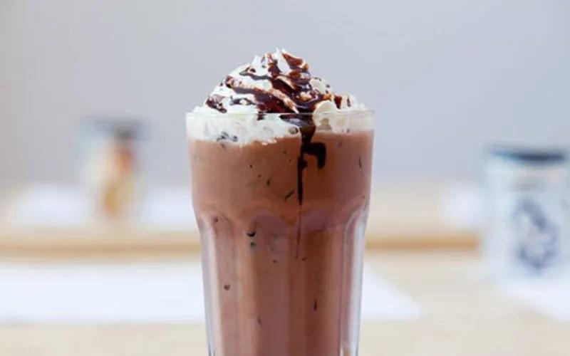 Khám phá cách làm chocolate đá xay "thần thánh" tại nhà chỉ trong vài bước đơn giản, mang đến cho bạn một thức uống tuyệt vời để thưởng thức vào mùa hè.
