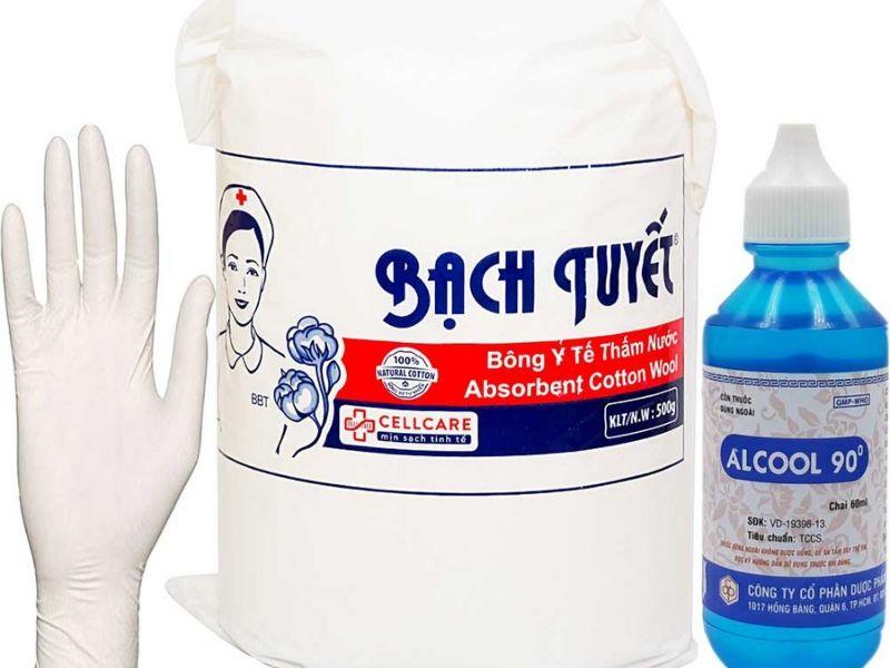 Phương pháp loại bỏ vết mực bút bi trên áo bằng cồn hiệu quả.