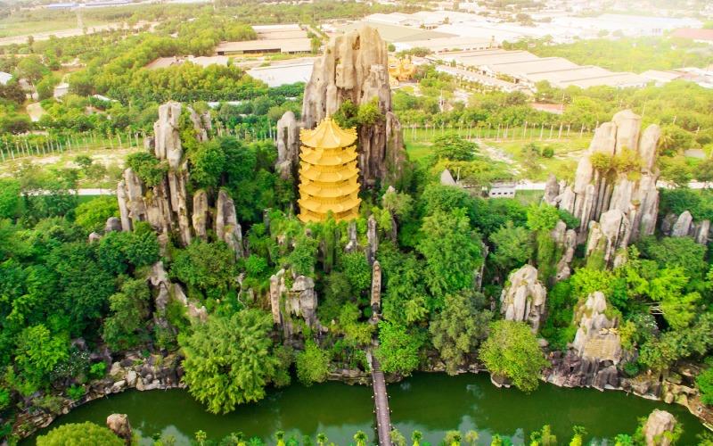 Bình Dương – vùng đất đầy sức sống không chỉ nổi tiếng với cảnh quan thiên nhiên mà còn là nơi hội tụ những đặc sản đặc sắc, tạo nên một hành trình ẩm thực phong phú. Cùng khám phá top 15 món ngon đáng thử khi đến với vùng đất này.