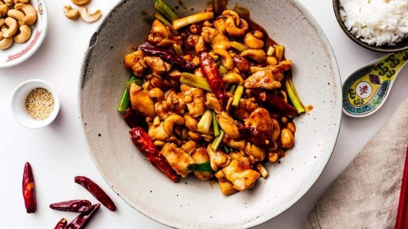 Khám phá công thức làm món gà Kung Pao chuẩn vị Trung Hoa với hương vị tuyệt vời.