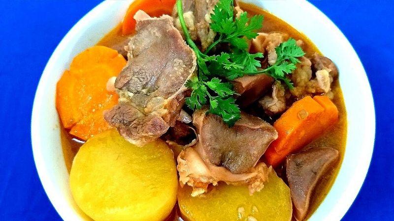 Khám phá công thức lưỡi bò hầm tiêu xanh ngon tuyệt vời, khiến mọi thực khách không thể từ chối. Món ăn này sẽ mang đến một trải nghiệm ẩm thực tuyệt hảo, hòa quyện giữa vị ngọt của lưỡi bò và sự cay nồng của tiêu xanh.