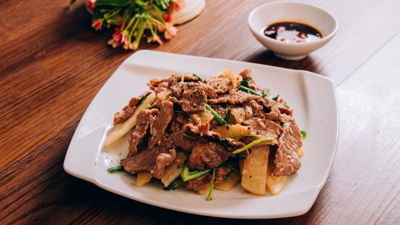 Khám phá cách làm củ đậu xào thịt bò vừa ngon miệng lại vô cùng bổ dưỡng, mang đến một món ăn đậm đà hương vị.