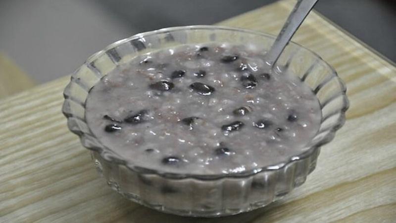 Hướng dẫn cách nấu cháo đậu đen thơm ngon, giàu dinh dưỡng, mang lại sự bổ sung tuyệt vời cho sức khỏe.