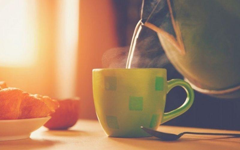 Việc uống nước lạnh khi bị viêm họng không gây hại như bạn nghĩ, và có thể đem lại cảm giác dễ chịu cho cổ họng.