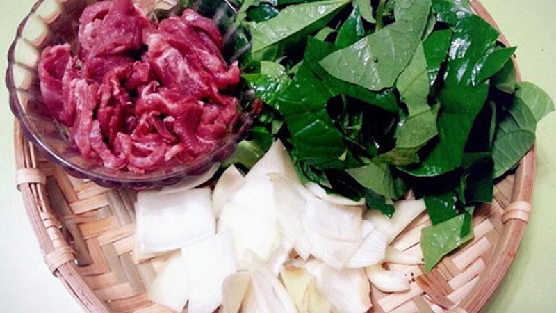 Món thịt bò xào lá lốt hấp dẫn, mỗi miếng thịt mềm mại, kết hợp với mùi thơm đặc trưng của lá lốt, khiến từng khoảnh khắc thưởng thức trở nên khó quên.