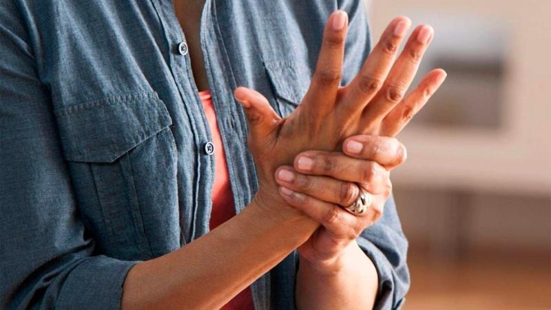 Nguyên nhân và dấu hiệu nổi gân tay sau sinh cùng các biện pháp ngăn ngừa hiệu quả