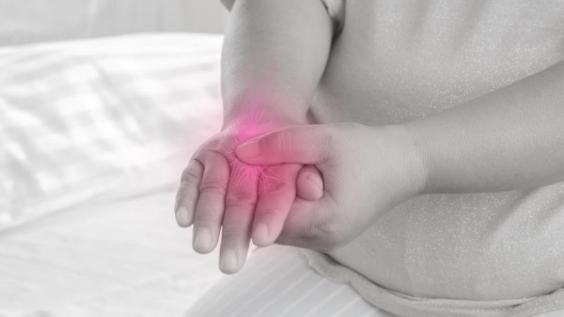 Nguyên nhân và cách ngăn ngừa hiện tượng tê tay khi ngủ