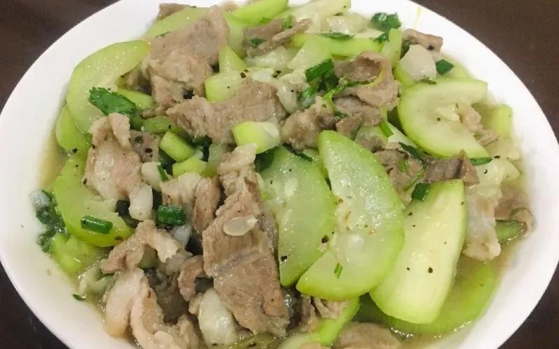 Hướng dẫn cách chế biến bầu xào thịt heo đậm đà, dễ làm tại nhà
