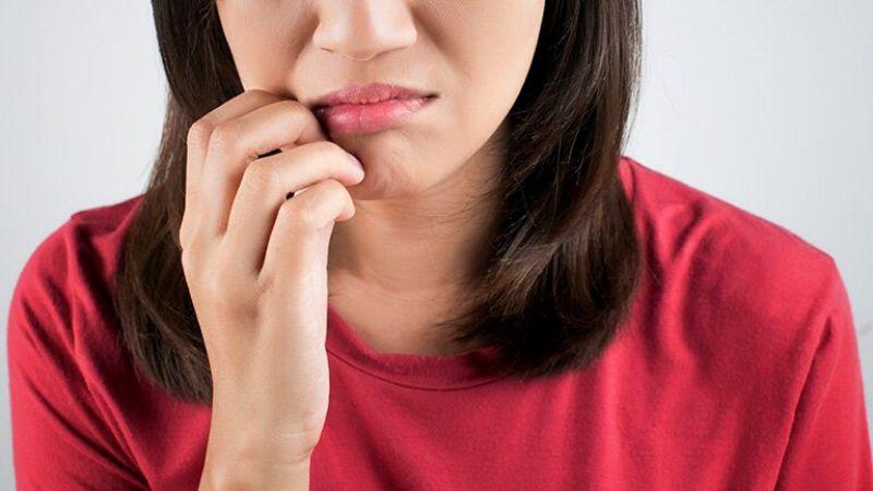 Tại sao môi trên lại sưng khi thức dậy? 3 phương pháp hiệu quả giảm sưng môi