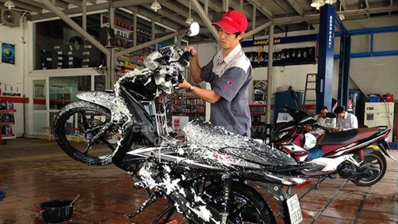 Liệu việc rửa xe khi động cơ còn nóng có thực sự nên làm hay không?