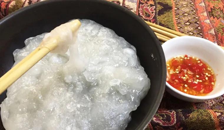 Cách làm bột mì, bột sắn khuấy chấm nước mắm: một món ăn lạ miệng nhưng lại khiến bạn 'tê tái' vì độ ngon