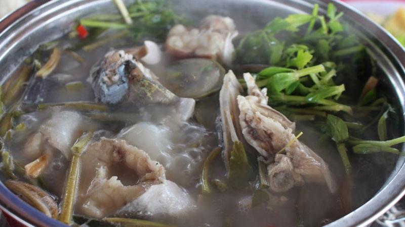 Hướng dẫn bạn cách chế biến lẩu cá tầm nấu mẻ, một món ăn không thể bỏ qua để gây ấn tượng mạnh với các thực khách khó tính.