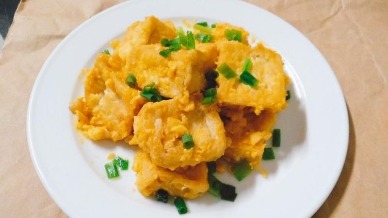 Khám phá 2 công thức chế biến đậu hũ sốt trứng muối thơm ngon, vừa dễ làm lại vừa hấp dẫn, sẽ là món ăn tuyệt vời cho cả gia đình quây quần bên nhau.