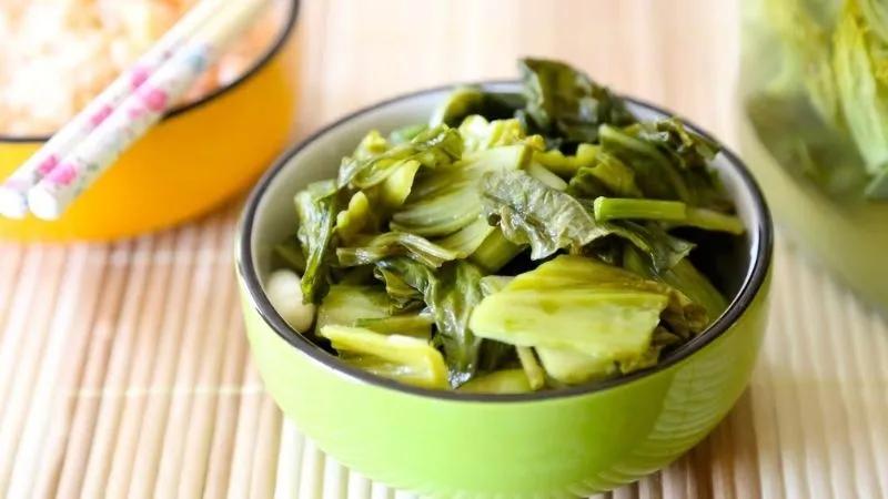 Cách muối dưa cải giòn tan, vàng đẹp và giữ được lâu mà không bị váng, úng