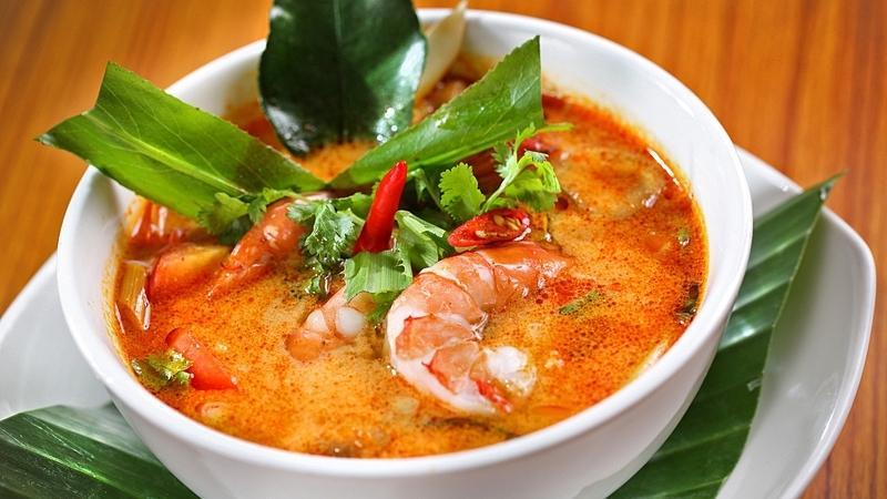 Khám phá hai phương pháp chế biến lẩu Thái với hương vị chua cay đặc trưng ngay tại nhà, mang đậm phong cách truyền thống.