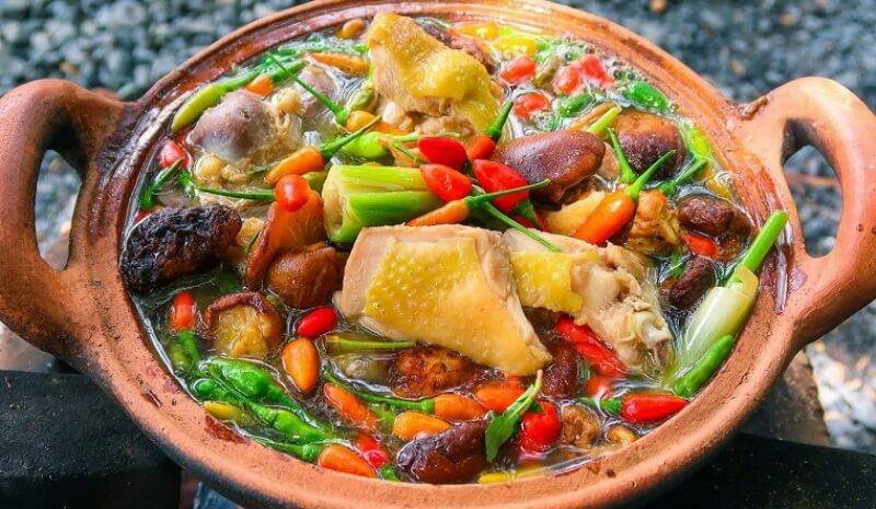 Khám phá công thức lẩu gà tiềm ớt hiểm với hương vị cay nồng, đậm đà, mang đến trải nghiệm ẩm thực khó quên.