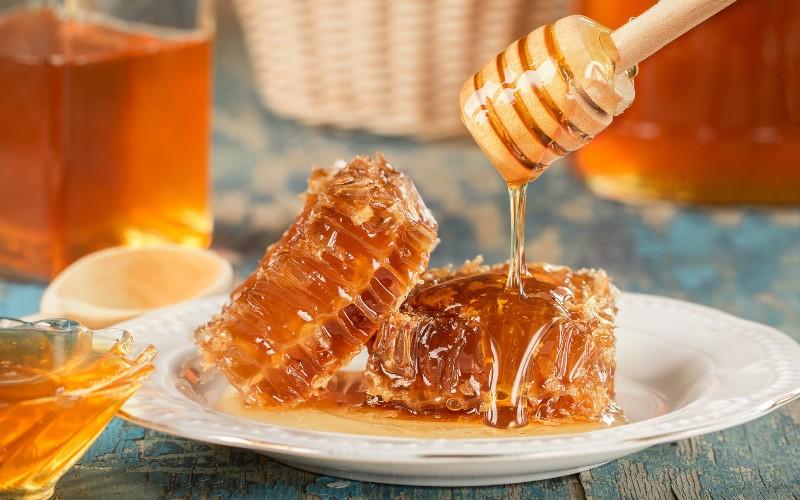 Người ăn chay có thể sử dụng mật ong không? Cần lưu ý những gì?