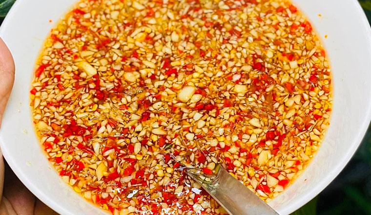 Khám phá hai công thức pha chế nước mắm chua ngọt tuyệt vời, vừa thơm ngon lại dễ dàng bảo quản lâu dài, giúp bạn sử dụng mọi lúc.