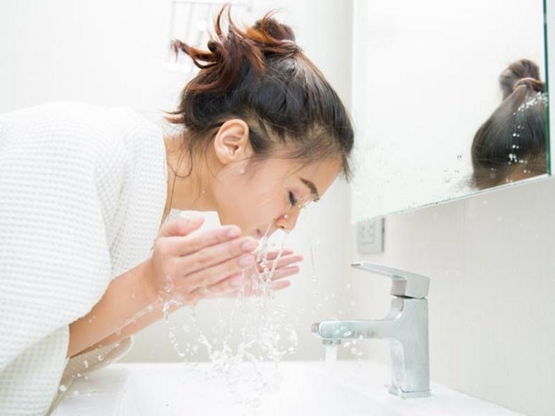 Bí quyết dưỡng da trắng sáng, mịn màng và sạch mụn từ nước gạo lên men của phụ nữ Nhật Bản