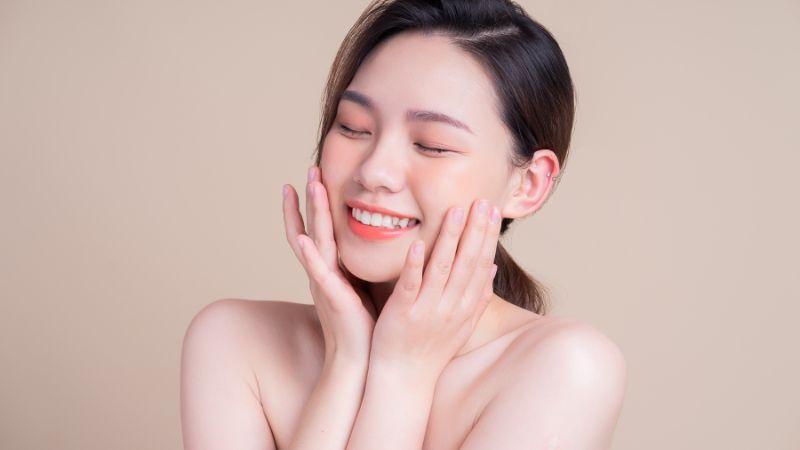Khám phá lợi ích tuyệt vời khi sử dụng sữa tươi để rửa mặt và cách thực hiện hiệu quả