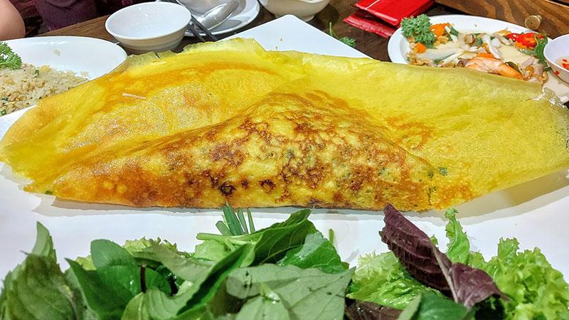 Khám phá 8 quán bánh xèo ngon ở quận Phú Nhuận, nơi lý tưởng cho những tín đồ yêu thích món ăn dân dã này. Những địa chỉ này không chỉ có bánh xèo ngon mà còn là những điểm đến tuyệt vời để thưởng thức ẩm thực đậm đà hương vị.