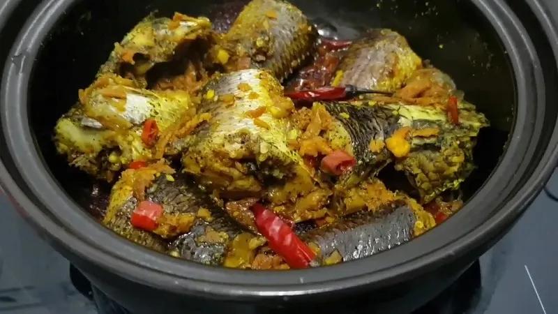 Khám phá bí quyết chế biến món cá lóc kho nghệ thơm ngon, đậm đà mà không hề có mùi tanh, mang đến hương vị tuyệt vời cho bữa cơm gia đình.