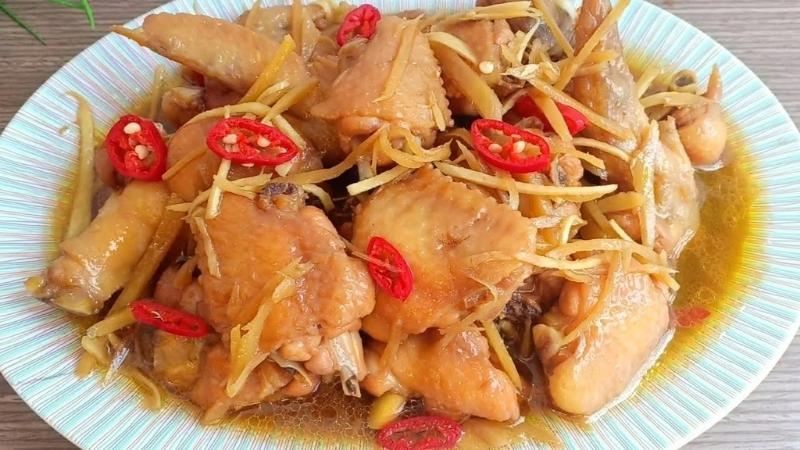 Khám phá 2 cách làm gà kho gừng đậm đà, ấm áp cho những ngày mưa se lạnh.