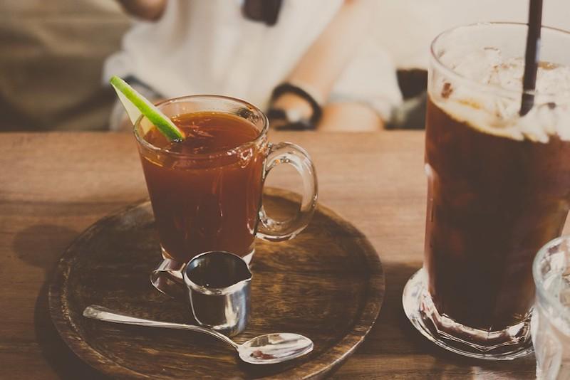 Cold Brew là một phương pháp pha cà phê đặc biệt, sử dụng nước lạnh để chiết xuất hương vị cà phê trong suốt một thời gian dài. Cùng khám phá cách pha chế Cold Brew chuẩn tại nhà để thưởng thức hương vị độc đáo này.