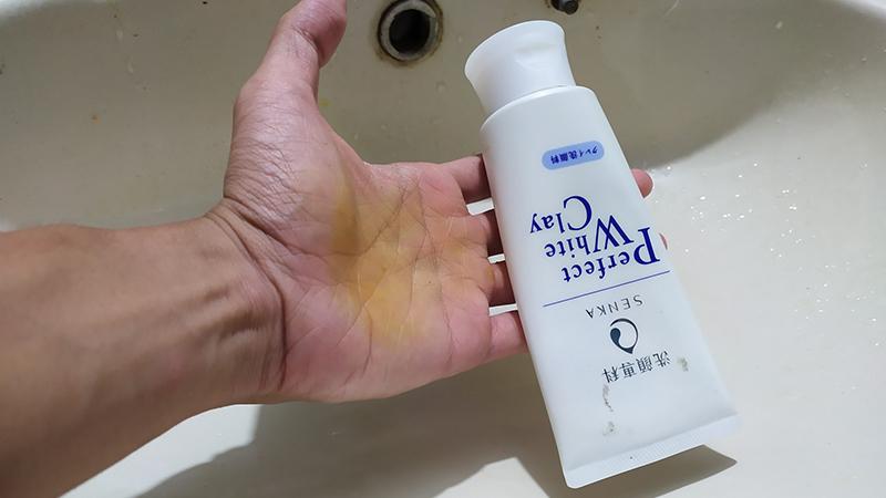 Mẹo tẩy sạch nghệ trên da chỉ với sữa rửa mặt