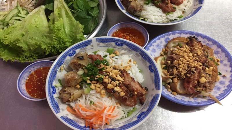 Khám phá ngay 10 quán bún thịt nướng ngon miệng, bổ dưỡng và giá cả hợp lý tại quận 3, một địa điểm không thể bỏ qua cho những tín đồ ẩm thực.