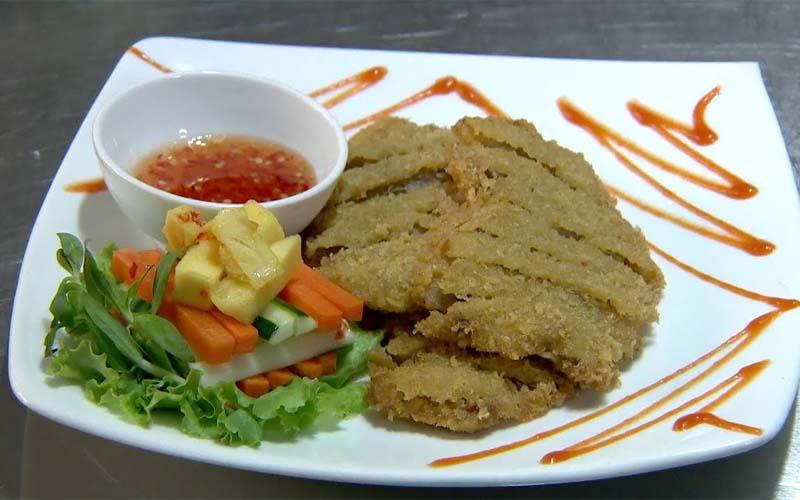 Khám phá cách chế biến bò chiên xù kiểu Thái giòn rụm, thơm ngon và đậm đà hương vị đặc trưng, mang đến một món ăn đầy mới lạ.