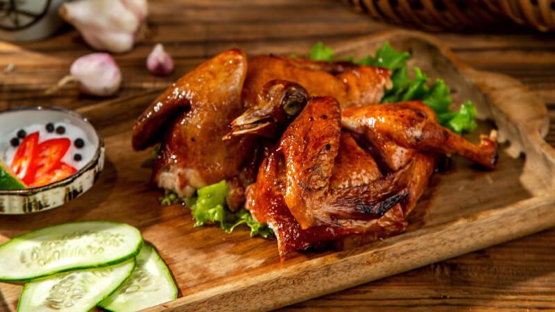 Khám phá cách chế biến chim cút nướng mật ong thơm ngon, thịt mềm mượt và đậm đà hương vị, một món ăn đầy quyến rũ cho những bữa tiệc gia đình.