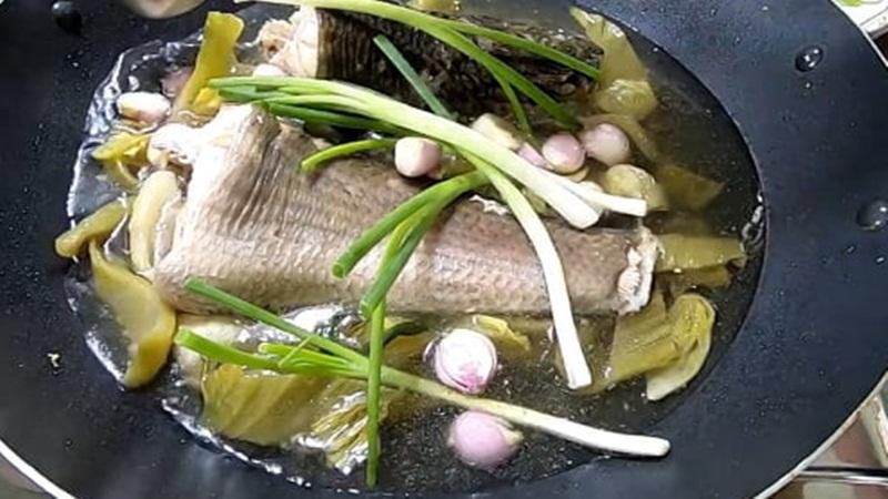 Khám phá cách chế biến món cá lóc hấp dưa cải chua ngọt, đậm đà hương vị miền Tây đặc trưng, mang đến một trải nghiệm ẩm thực đầy hấp dẫn.