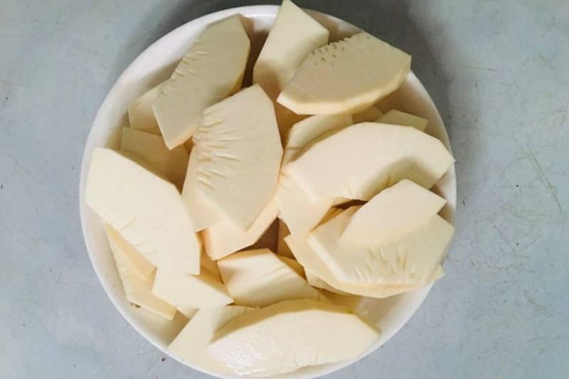 Chị Ngọc bật mí bí quyết nấu canh sake hầm xương thơm ngon, ngọt bùi hấp dẫn.