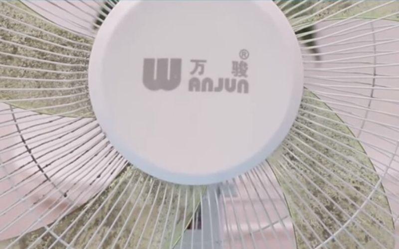Cách làm sạch cánh quạt mà không cần tháo khung hay rửa