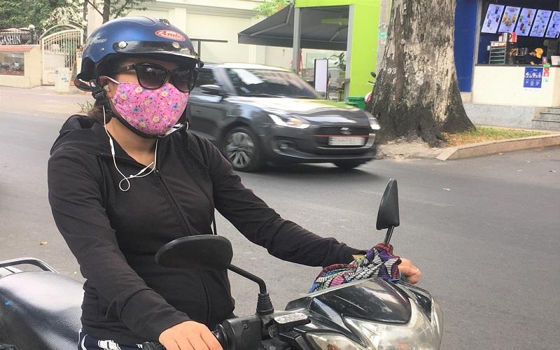 Thói quen đeo tai nghe khi di chuyển trên đường có thể gây ra nhiều ảnh hưởng nghiêm trọng đến sức khỏe tai. Vậy tai nghe có thực sự gây hại như thế nào?