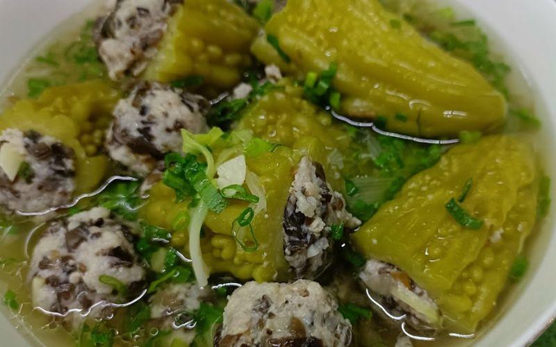 Khám phá cách nấu canh khổ qua nhồi thịt ngon miệng, thanh mát mà không hề đắng.