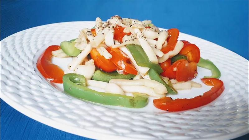 Cách chế biến nấm bạch tuyết xào ớt chuông vừa ngon miệng, vừa đẹp mắt và giàu dưỡng chất.