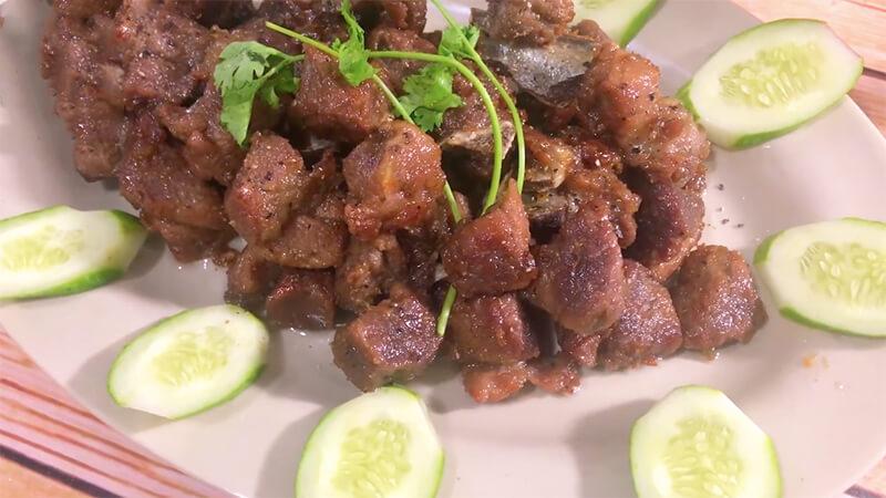 Khám phá cách làm sườn kho tiêu với hương vị đậm đà, chắc chắn sẽ khiến bữa cơm gia đình bạn thêm phần hấp dẫn và dễ dàng hết cơm nhanh chóng.