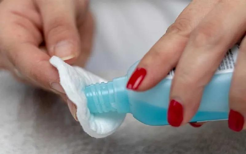 Khám phá 4 phương pháp làm sạch ví da bò, da cá sấu hiệu quả, giúp bảo vệ chất liệu và duy trì vẻ đẹp lâu dài.