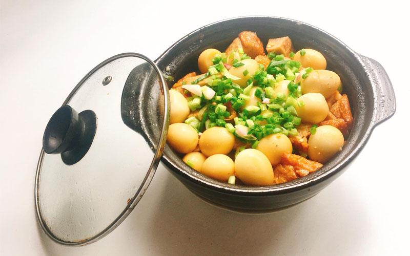 Khám phá công thức làm chả cá kho trứng cút ngon tuyệt, mang lại hương vị độc đáo cho bữa ăn gia đình thêm phần ấm cúng