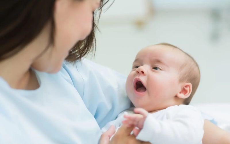 Vì sao bé đã bú no vẫn tiếp tục đòi bú? Mẹ cần làm gì để hiểu rõ hơn về nhu cầu của bé?