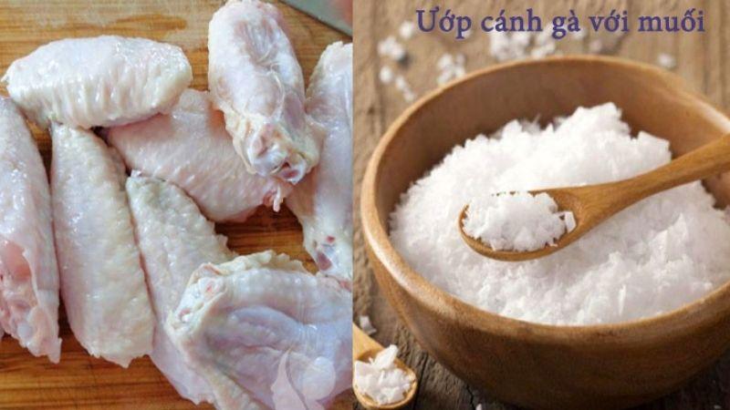 Bí quyết luộc cánh gà vàng óng, da căng mịn