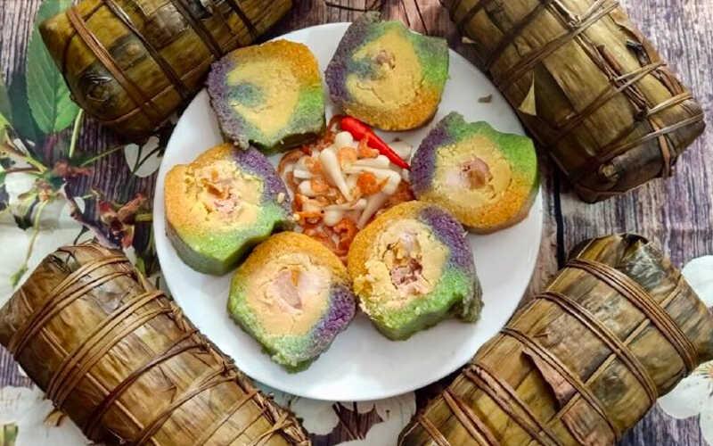 Bánh tét Trà Cuôn là món đặc sản nổi tiếng của Trà Vinh, thường được dùng trong các dịp lễ lớn. Vậy nếu bạn đang tìm mua bánh tét Trà Cuôn ở TP.HCM, bạn có thể tìm đến những địa chỉ nào uy tín?
