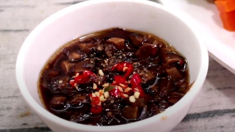 Khám phá bí quyết làm món nấm đông khô kho tiêu để bạn có thể thưởng thức hết nồi cơm trong tích tắc.