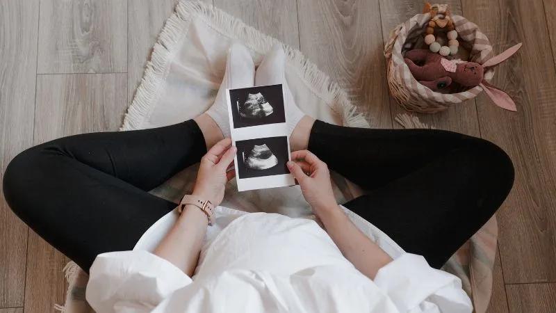 Làm sao nhận biết khi nào thai nhi thức hay đang ngủ trong bụng mẹ?