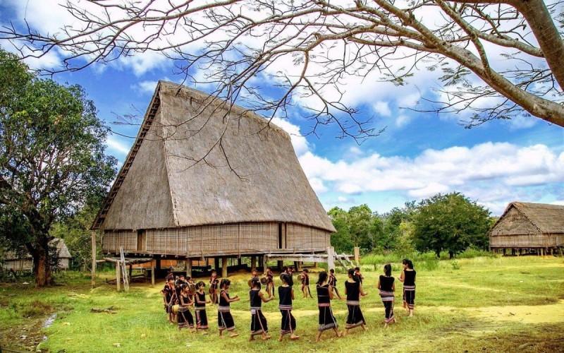 Khám phá 15 món đặc sản Tây Nguyên không thể bỏ lỡ, vừa ngon vừa là quà tặng tuyệt vời cho người thân và bạn bè.
