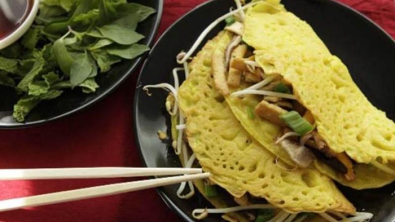 Khi đã ngán thịt, bạn hãy thử làm bánh xèo nấm chay, món ăn này sẽ khiến bạn mê mẩn ngay từ lần đầu thưởng thức.