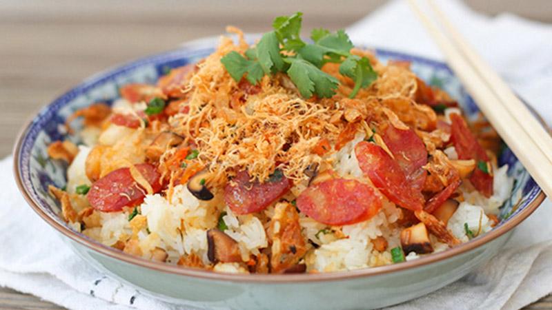 Hướng dẫn làm xôi lạp xưởng thơm ngon, mềm mại, nhanh chóng chỉ với lò vi sóng